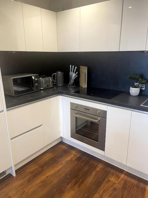 Lovely 2-Bedroom Condo With Balcony Manchester Zewnętrze zdjęcie