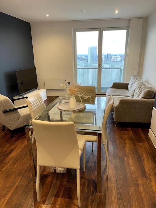 Lovely 2-Bedroom Condo With Balcony Manchester Zewnętrze zdjęcie